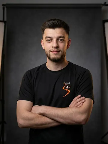Andrei Durlan, jucător Smart Spin, în tricoul negru al echipei