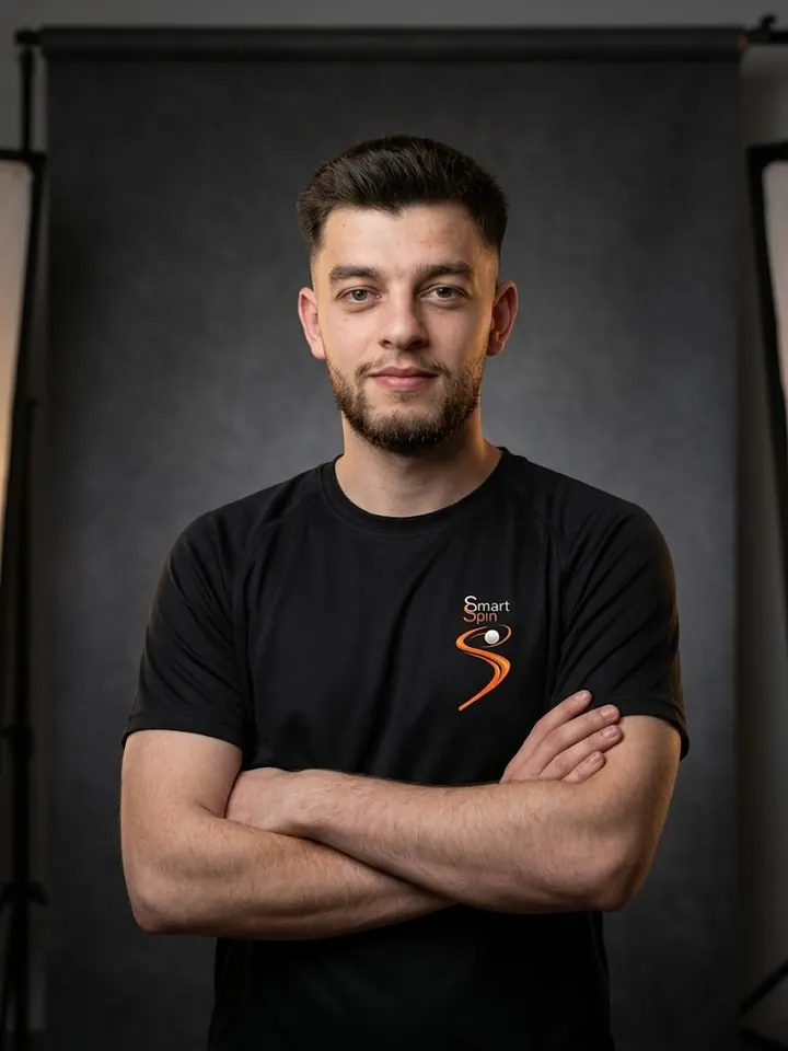 Andrei Durlan, jucător Smart Spin, în tricoul negru al echipei